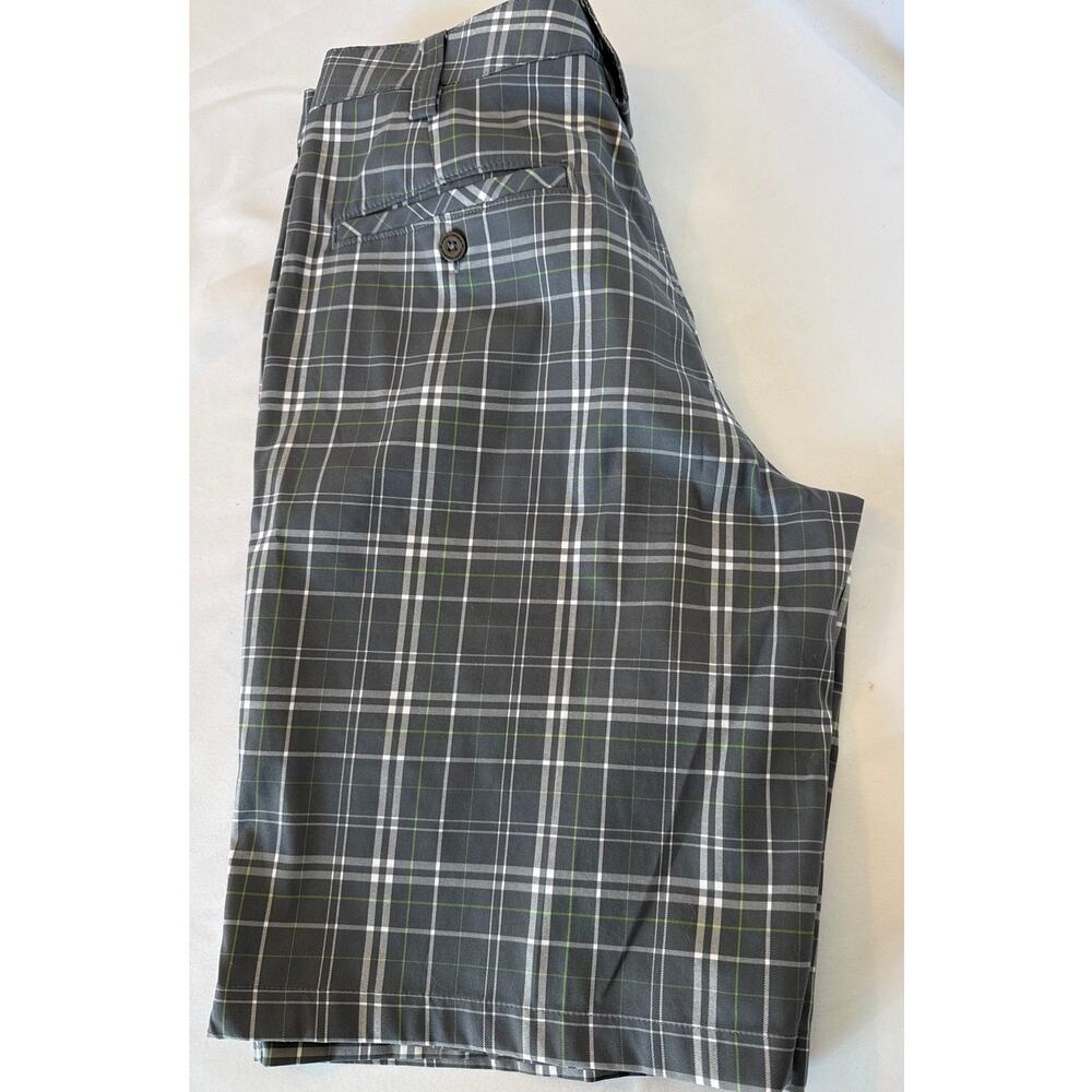 Under Armour Men’s Golf Shorts Grey Green White Plaid Performance Size 30